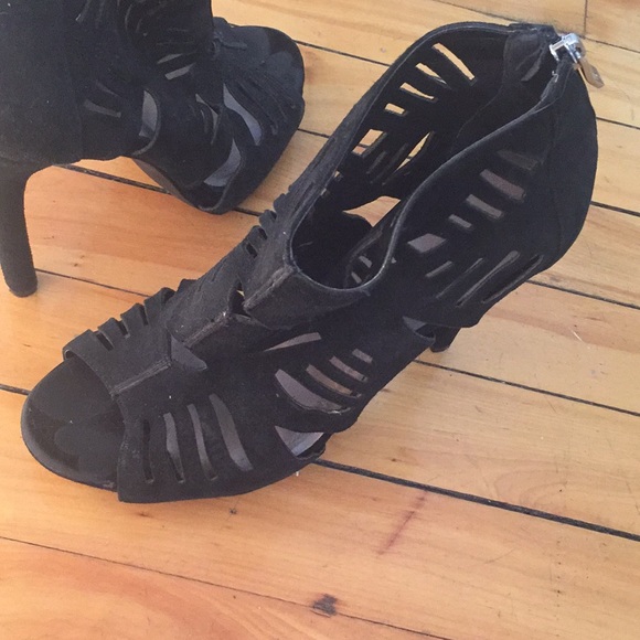 Heels - Picture 2 of 3